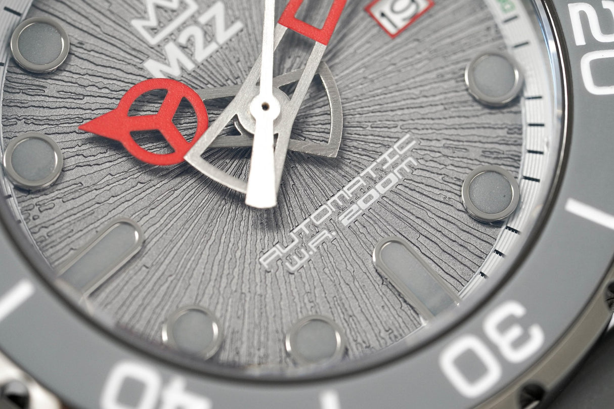 M2Z Men's Watch Diver 200 Grey IP Gun 200-004 - Watches & Crystals