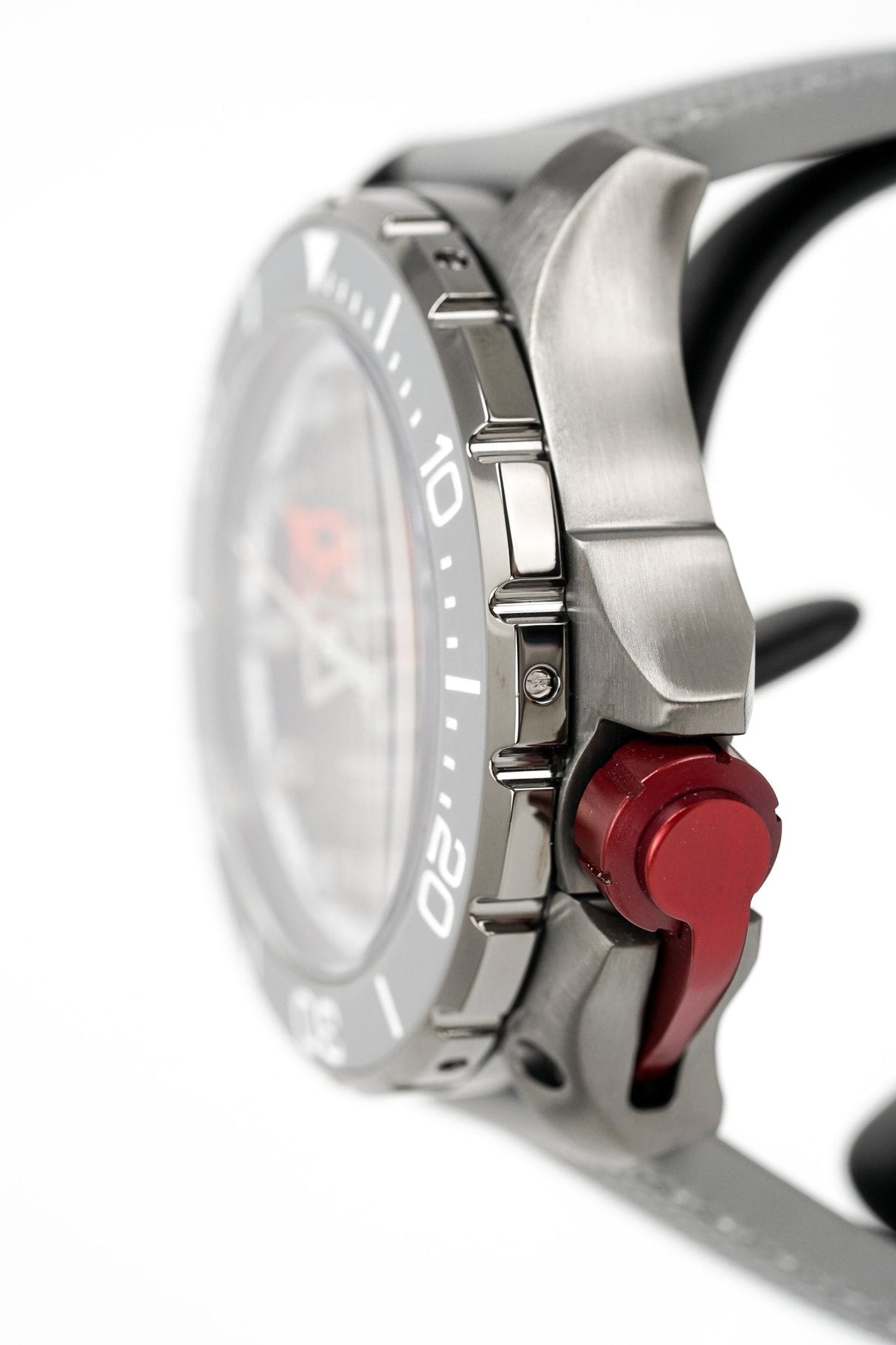 M2Z Men's Watch Diver 200 Grey IP Gun 200-004 - Watches & Crystals