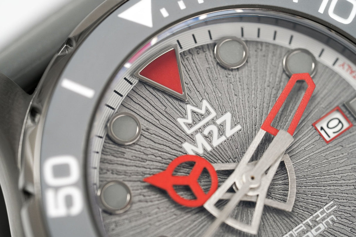 M2Z Men's Watch Diver 200 Grey IP Gun 200-004 - Watches & Crystals