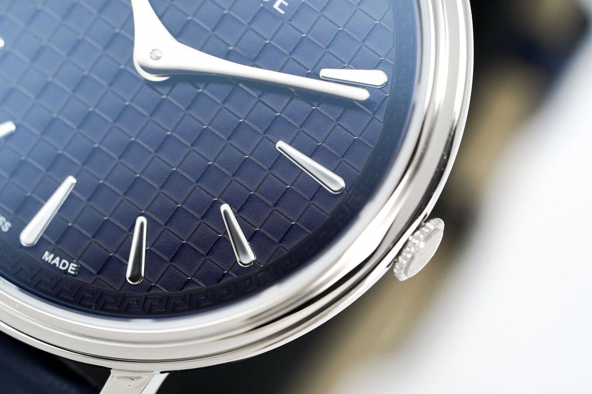 Versace V-Circle 38mm Blue Silver VE8104222 - Watches & Crystals