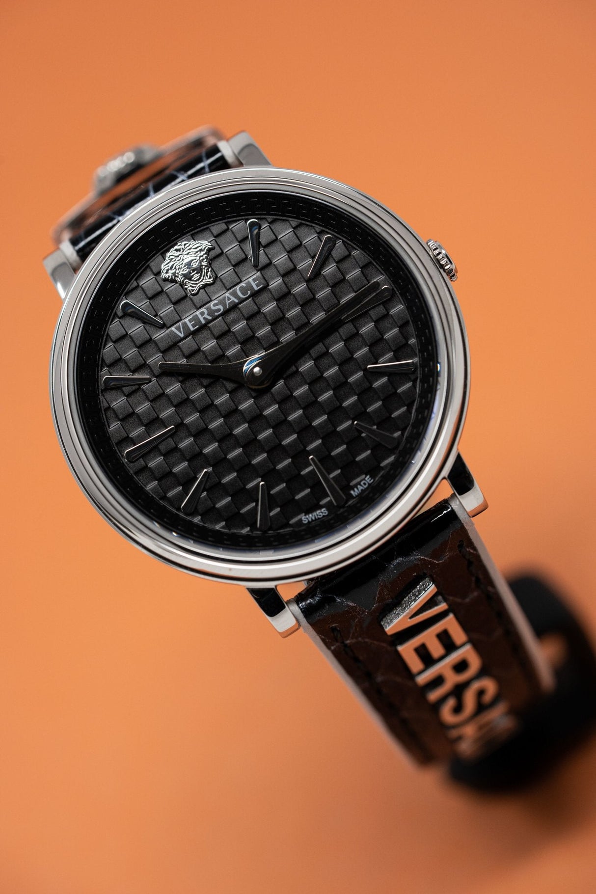 Versace V-Circle Stainless Steel - Watches & Crystals