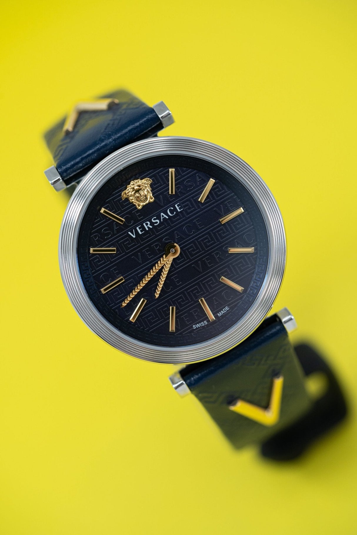 Versace V-Twist Blue - Watches & Crystals