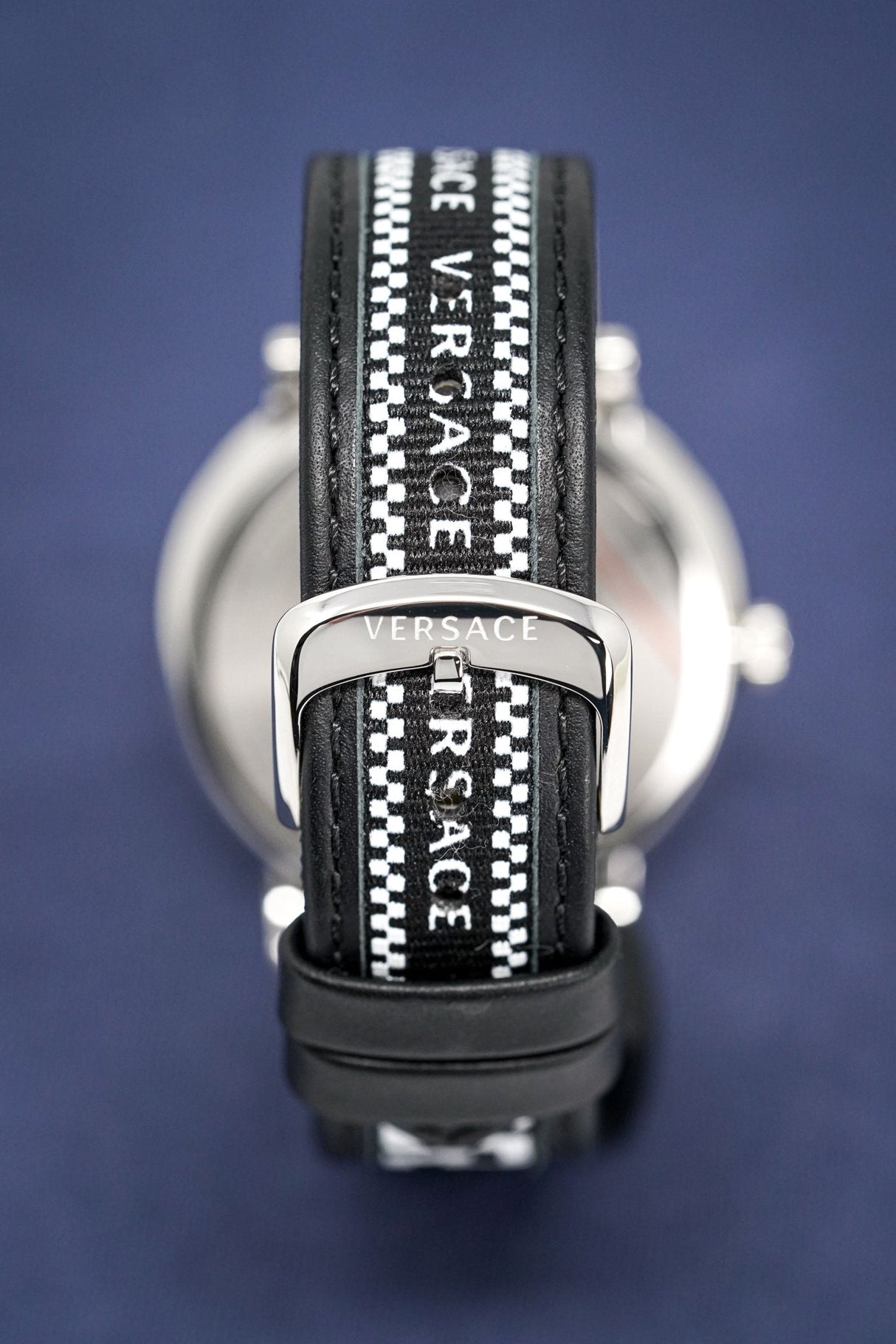 Versace Watch V-Circle Black VEBQ01219 - Watches & Crystals