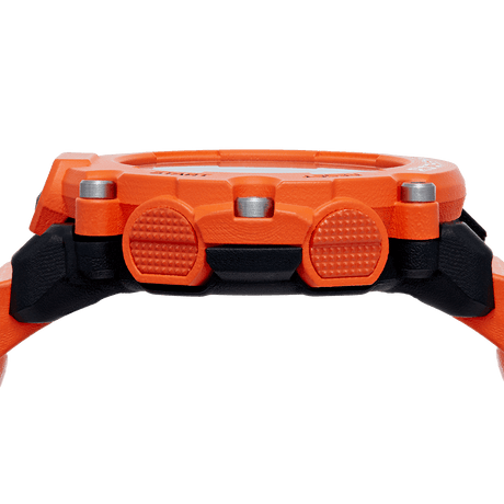 Analogue Watch - Casio G-Shock Men's Orange Watch GA-2200M-4AER