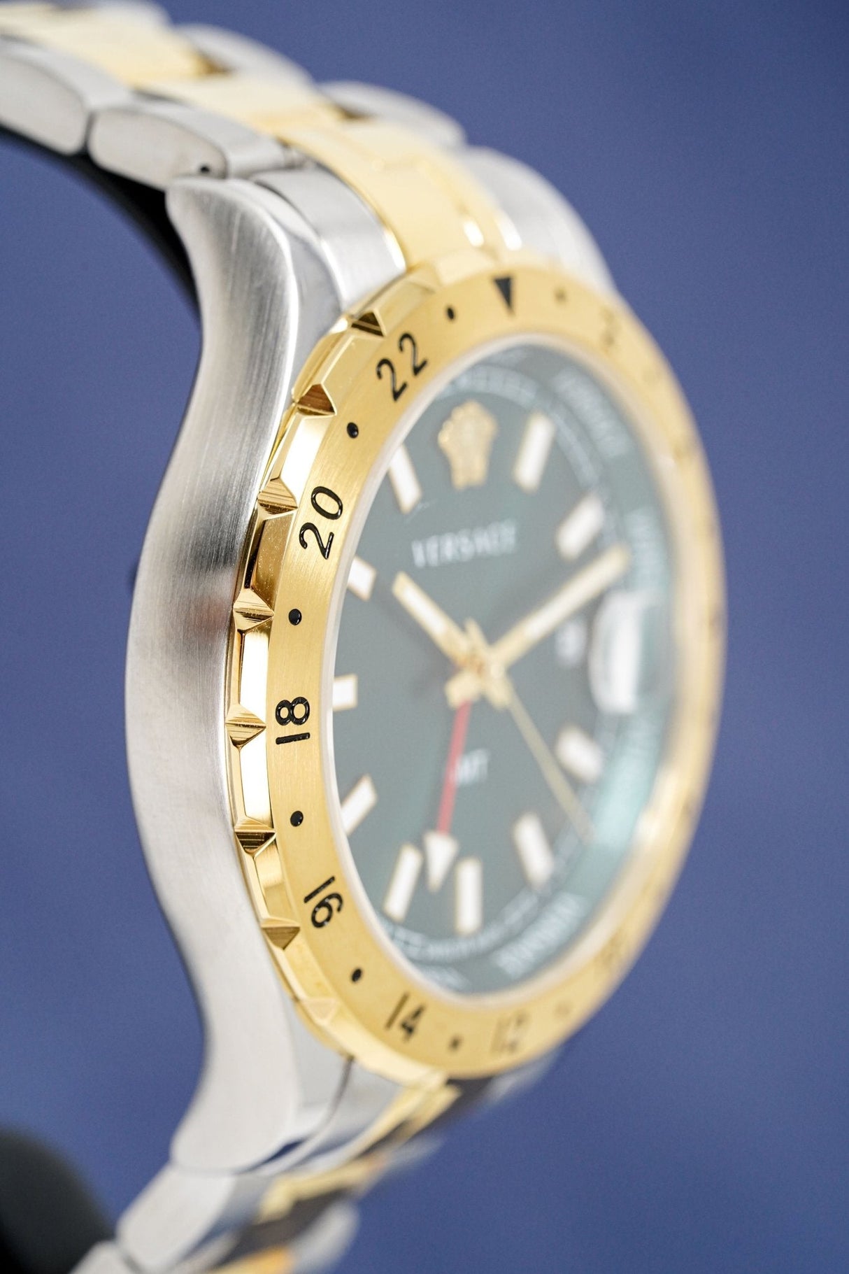 Versace Men's Watch Hellenyium GMT Two-Tone Green V11050015 - Watches & Crystals