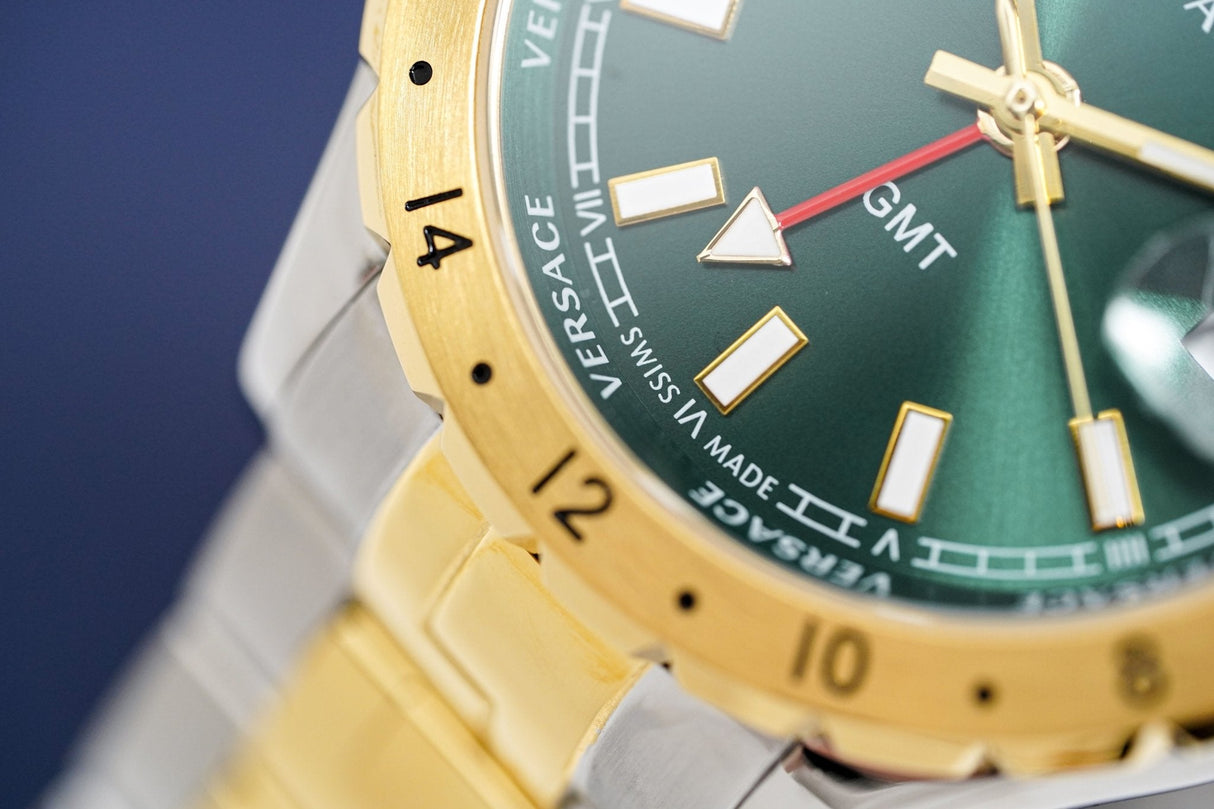 Versace Men's Watch Hellenyium GMT Two-Tone Green V11050015 - Watches & Crystals
