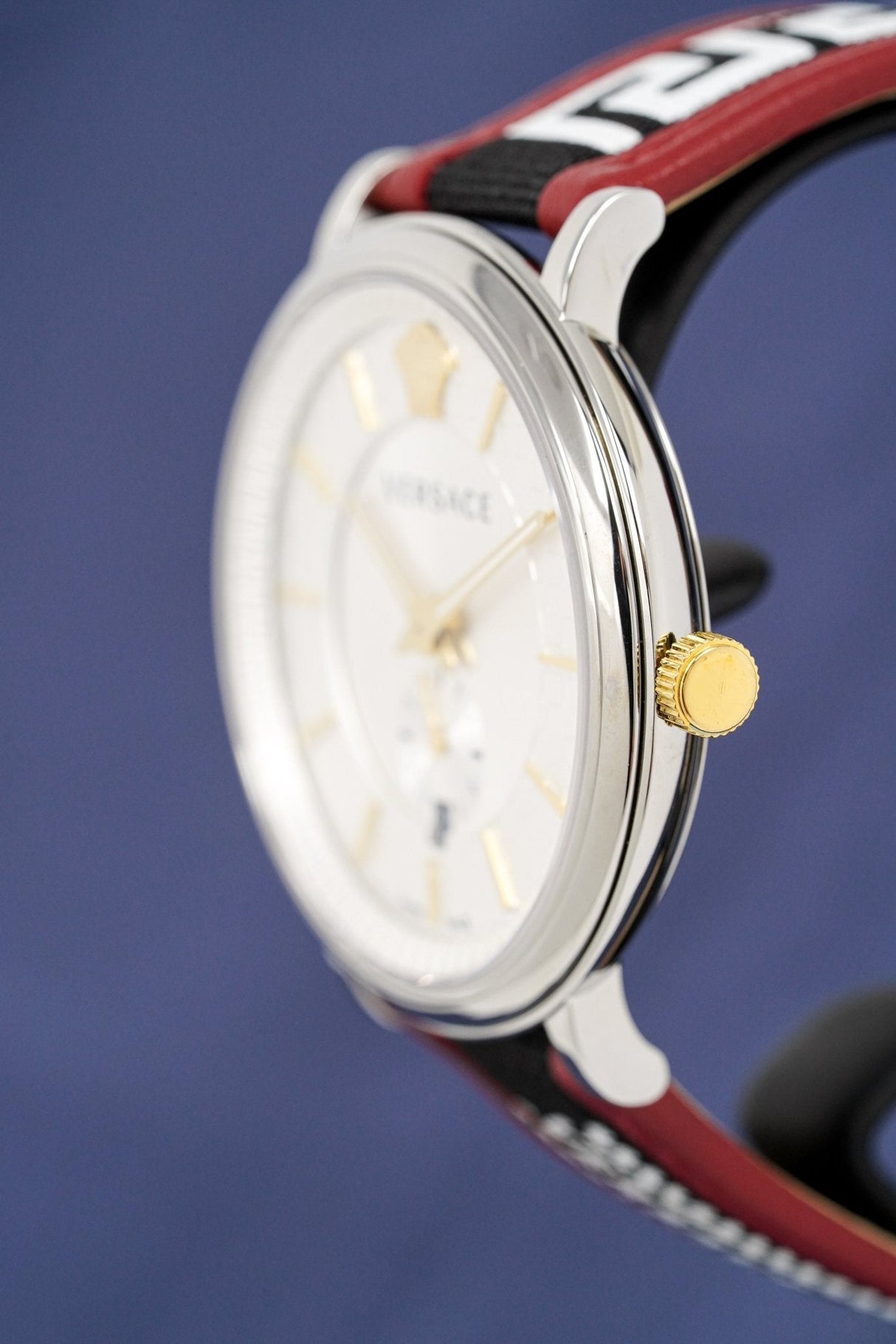 Versace Men's Watch V-Circle Red VEBQ01319 - Watches & Crystals