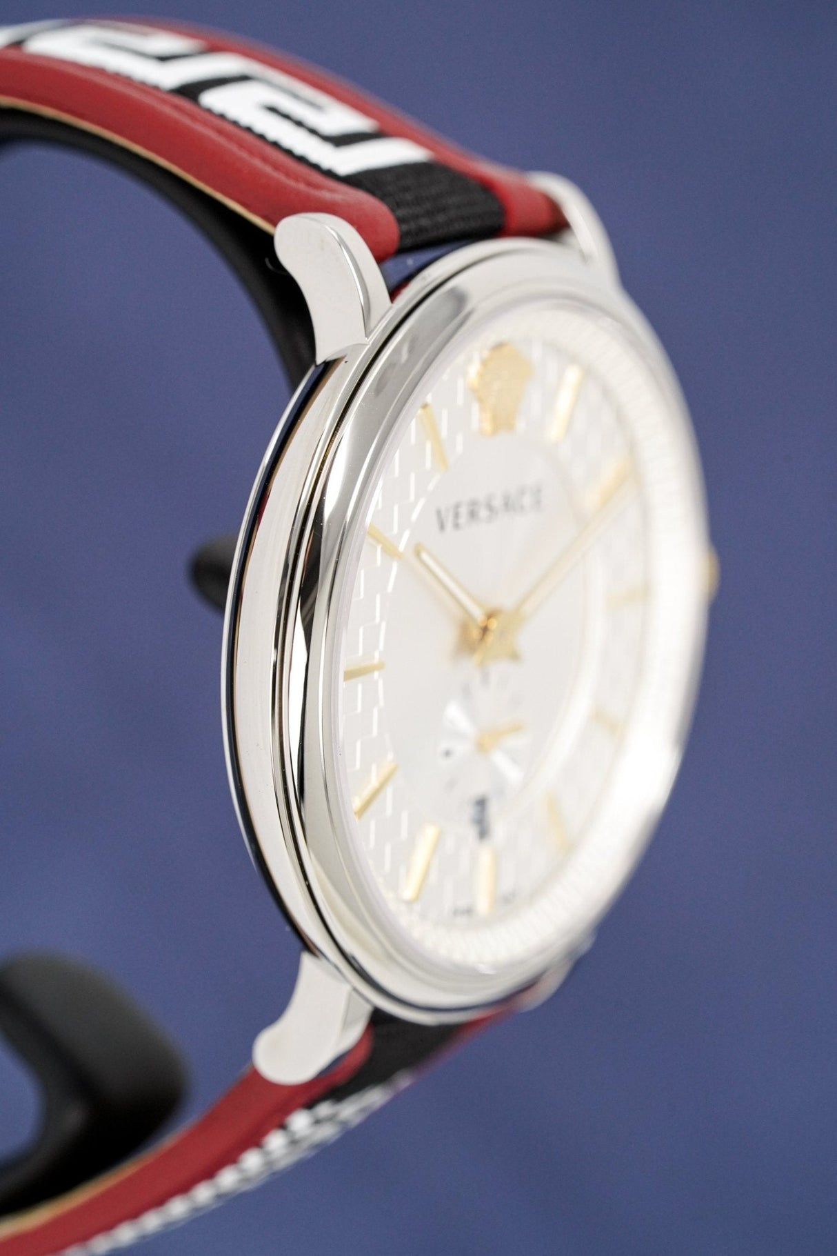 Versace Men's Watch V-Circle Red VEBQ01319 - Watches & Crystals