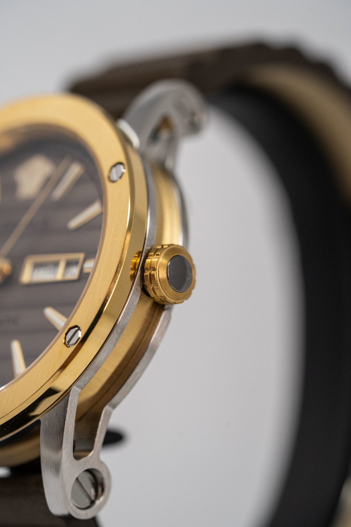 Versace Theros Day Date Brown - Watches & Crystals