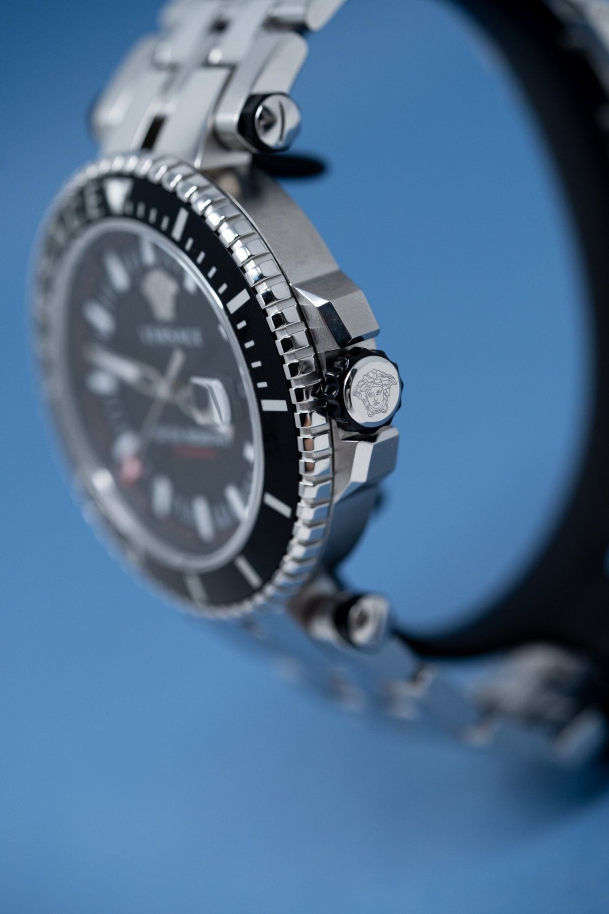 Versace V-Race Diver Stainless Steel - Watches & Crystals